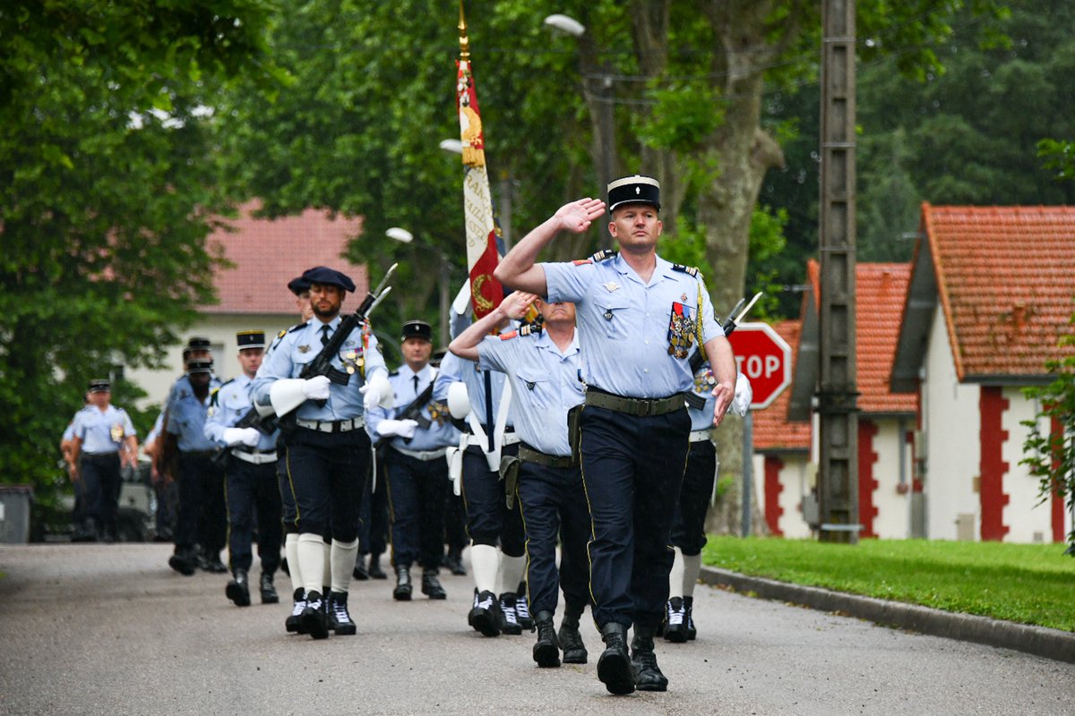 CENTACOfficiel's tweet image. [#PassCom] Cérémonie au @CENTACOfficiel 📯: le lieutenant-colonel Pierre-Antoine Simon prend la tête du bataillon. Après 2️⃣ années à #Mailly, le colonel Loïc de Kermabon rejoint l’EM du @COM_E2CIA. Bon vent ! #Félicitations (📸 CENTAC) @armeeszne @armeedeterre
