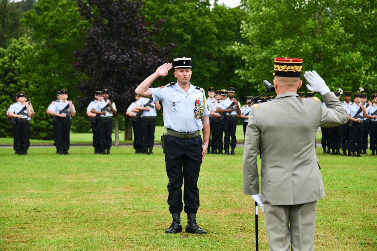 CENTACOfficiel's tweet image. [#PassCom] Cérémonie au @CENTACOfficiel 📯: le lieutenant-colonel Pierre-Antoine Simon prend la tête du bataillon. Après 2️⃣ années à #Mailly, le colonel Loïc de Kermabon rejoint l’EM du @COM_E2CIA. Bon vent ! #Félicitations (📸 CENTAC) @armeeszne @armeedeterre