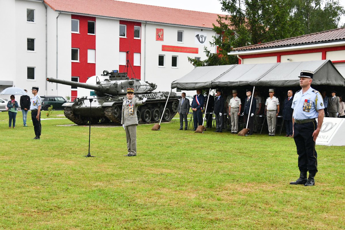 CENTACOfficiel's tweet image. [#PassCom] Cérémonie au @CENTACOfficiel 📯: le lieutenant-colonel Pierre-Antoine Simon prend la tête du bataillon. Après 2️⃣ années à #Mailly, le colonel Loïc de Kermabon rejoint l’EM du @COM_E2CIA. Bon vent ! #Félicitations (📸 CENTAC) @armeeszne @armeedeterre