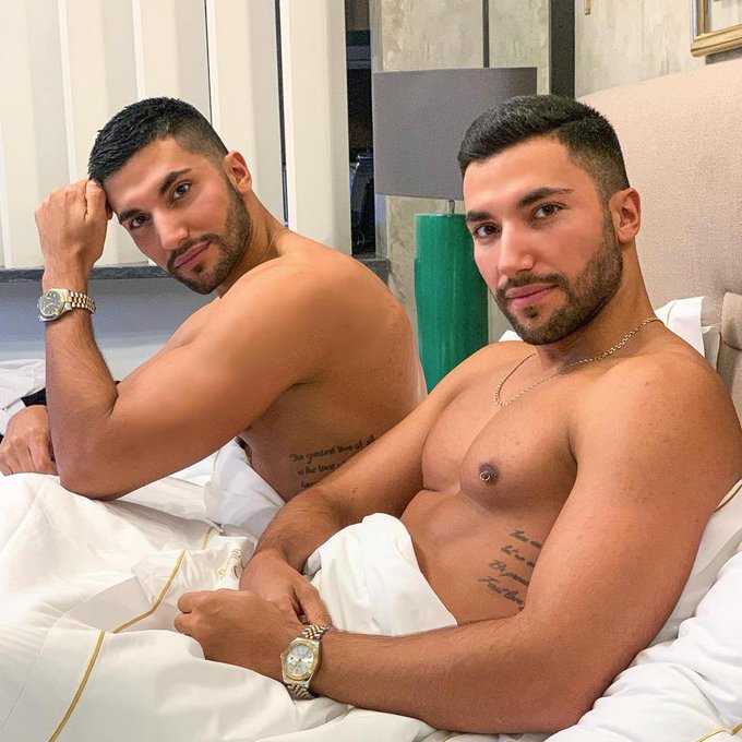 Who also sleeps with his brother? 😃 https://t.co/1cOSqgEQkr<a href="/tag/twins"class="tags"><span>#twins</span></a>