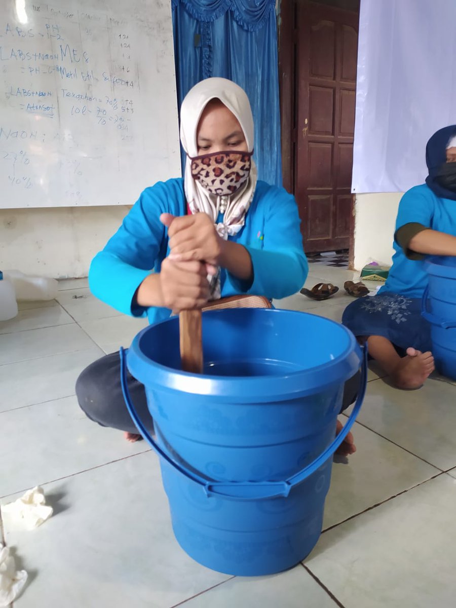 plntanjungjatib's tweet photo. Pelatihan pembuatan sabun dan detergen kelompok Sahabat Difabel Jepara #CSRPLNTJB https://t.co/O5vEhAca9e