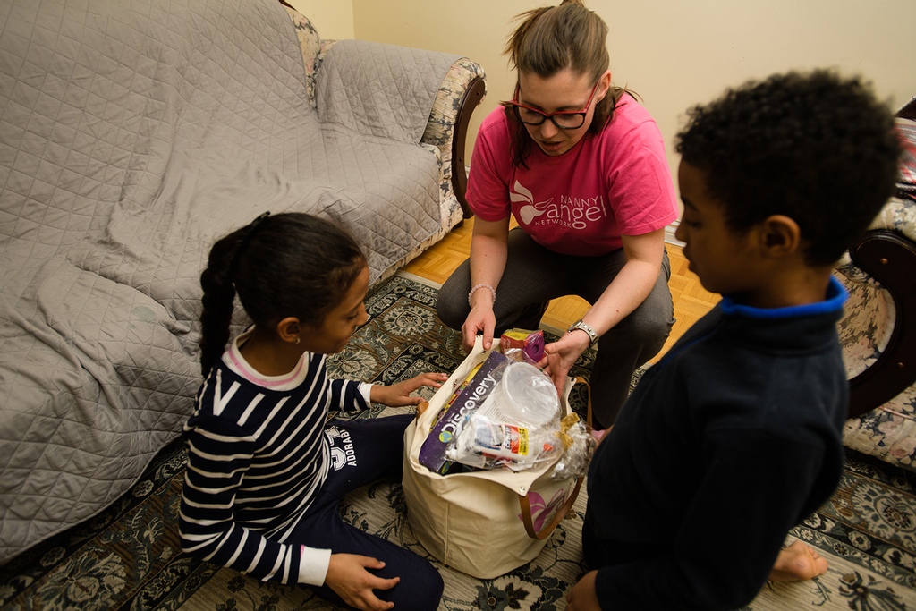 nankindca's tweet photo. Our Nanny Angel volunteers carry a ‘Mary Poppins’ bag full of activities. Our Child Life Specialist team has designed each one and aims to teach children healthy coping skills! 👼
To learn more about our NAN Program for Children, visit our website! #childlife #nannyangels https://t.co/fqRPjfo0ns