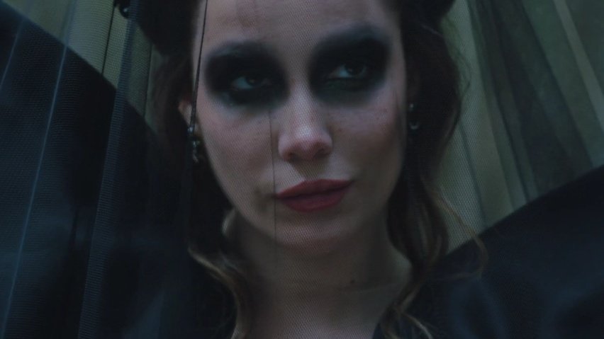 kadın resmen filmin içinde albüm çıkarttı ve HAMİLE ASHLLLEEEYYYY