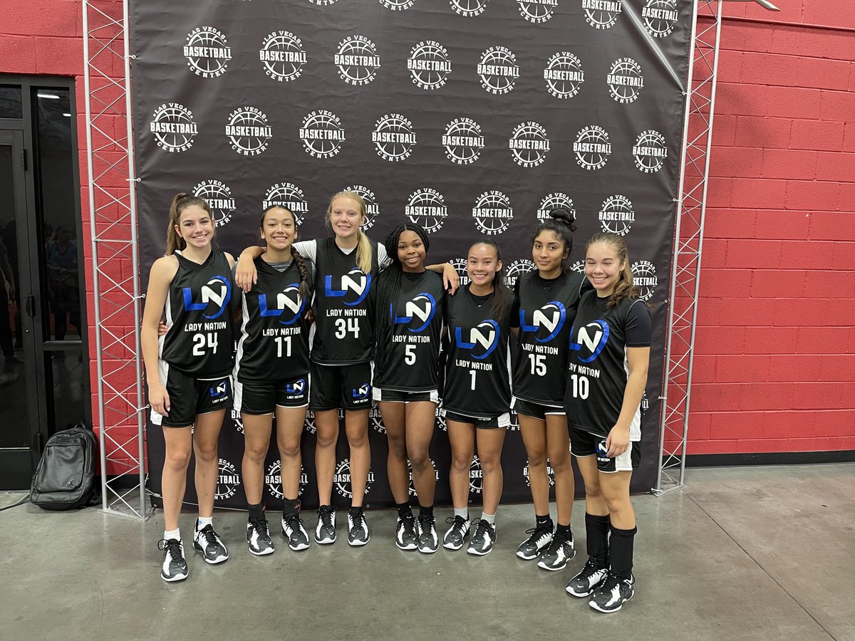 Detroitctykid1's tweet photo. Shout out to the LadyNation 16U. Went out to the Las Vegas Bound and held their own going 4-2. Lost one game by 3 and the other by 1. On to the next NCAA CERTIFIED!!#NoBadEnergy #HuntingOffers #GettingCommitments #EarningRespect #LadyNationBasketballIsBack https://t.co/bHBLUdR5yT