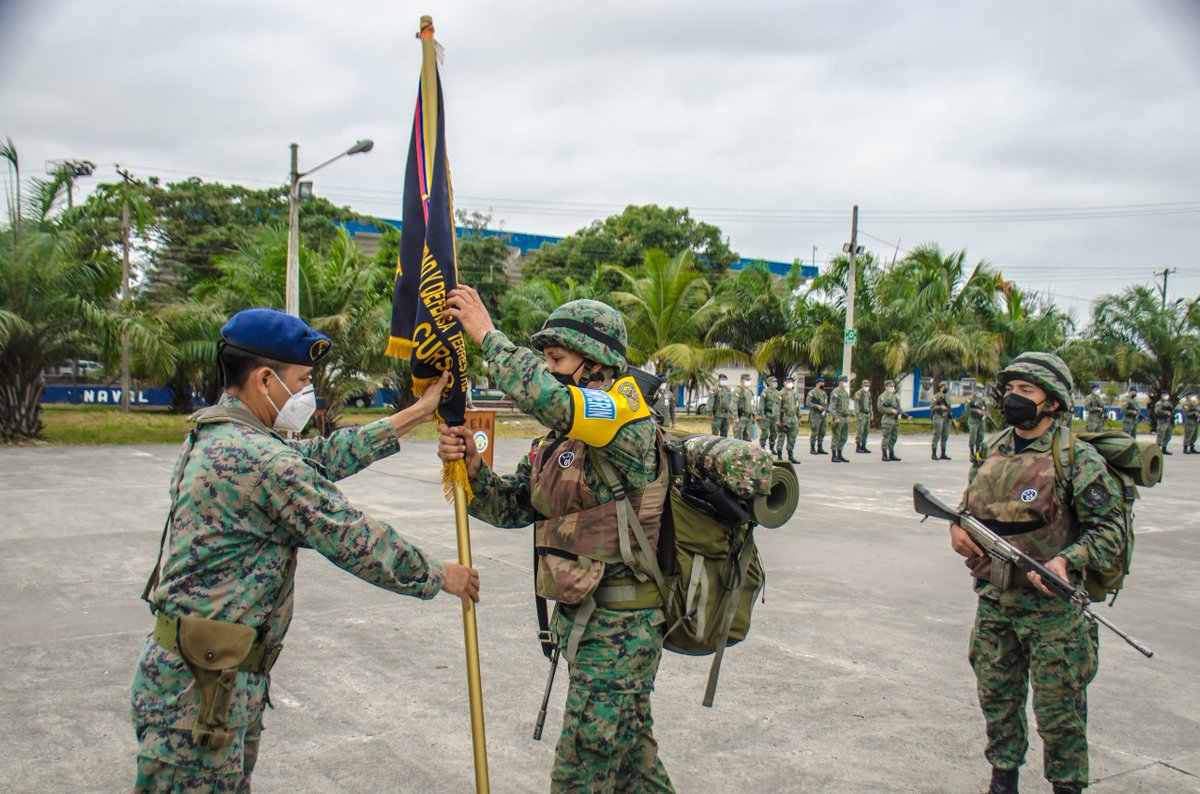 FuerzaAereaEc's tweet photo. #Guayaquil | En la Escuela de Infantería Aérea se realizó la entrega del banderín del curso de Seguridad y Defensa Terrestre, cuya designación recayó en el cadete Ricardo Jaramillo, este curso permite capacitar al personal para cumplir operaciones militares de control y seguridad https://t.co/XBMaR1p0RY