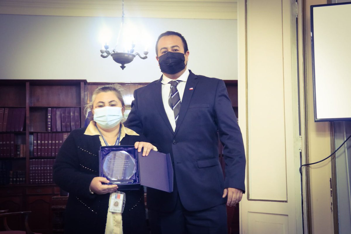 Hoy es un día histórico para nuestra región y provincia; en emotiva ceremonia, Gobernador <a href="/FuribeEstela/">Felipe Uribe Estela</a> realizó el cese y entrega de Gobernación de #Cachapoal, acompañado de su equipo de trabajo, familiares y Autoridades Regionales.

#13Julio2021