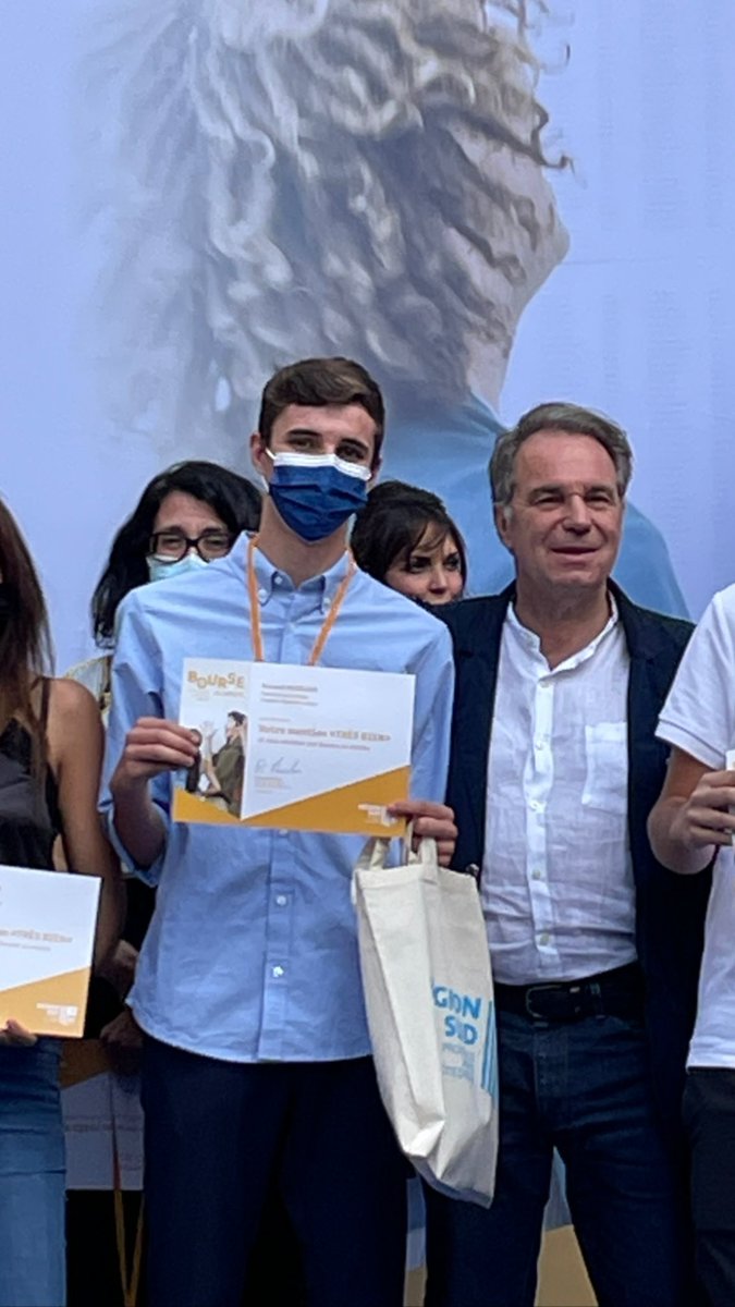 sarahlecav's tweet photo. Fière de mon fils ! Merci @RenaudMuselier @MaRegionSud #maregionsud #baccalaureat2021 https://t.co/T2jtcYr5r0