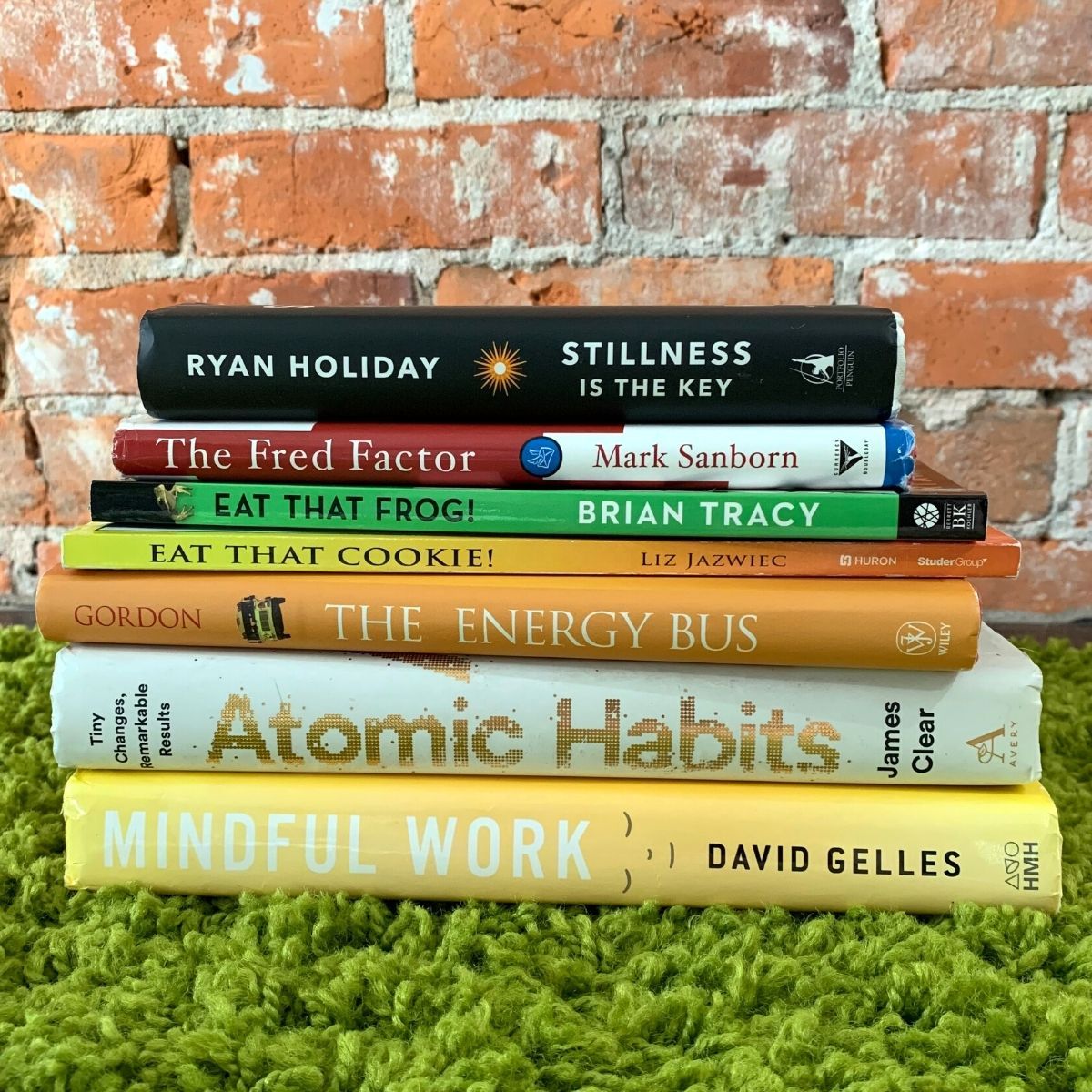 webfx's tweet photo. What is your favorite book?
The top 3 books we've read for our #FXLearns program includes:
1️⃣ The Energy Bus by Jon Gordon
2️⃣ Eat That Frog! by Brian Tracy
3️⃣ The Positive Dog by Jon Gordon https://t.co/KfCpShmuBO