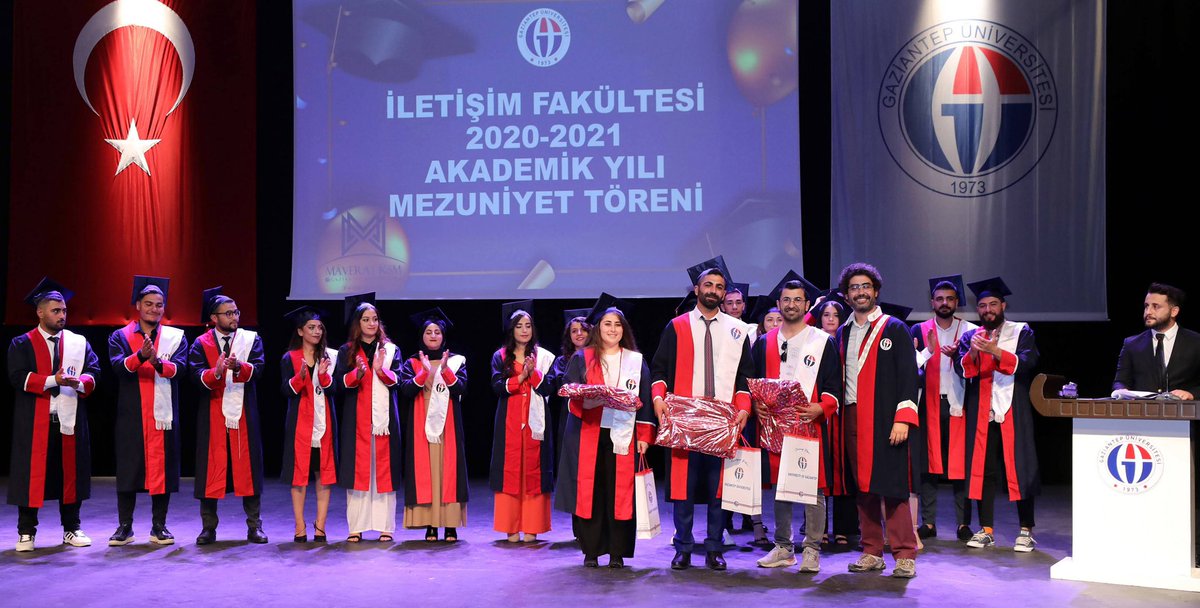 GENÇ İLETİŞİMCİLERİN KEP ATMA HEYECANI 🎓👏👏
 
Üniversitemiz İletişim Fakültesi, 2020-2021 akademik yılı sonunda eğitimlerini başarıyla tamamlayan 76 öğrenci, mezuniyetlerini coşkulu bir törenle kutladı.

#Gaziantep 
#GaziantepÜniversitesi
#Mezuniyet 
#Mezuniyet2021