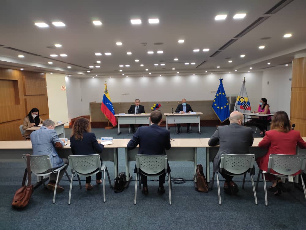 ENRIQUEMARQUEZP's tweet photo. La reunión con la misión de #UE, que se desarrolló en los términos más cordiales, fue propicia para profundizar además en temas clave como financiamiento, inhabilitaciones y participación electoral. El compromiso es reunirnos nuevamente para hacer el seguimiento correspondiente. https://t.co/14ooGoNyux