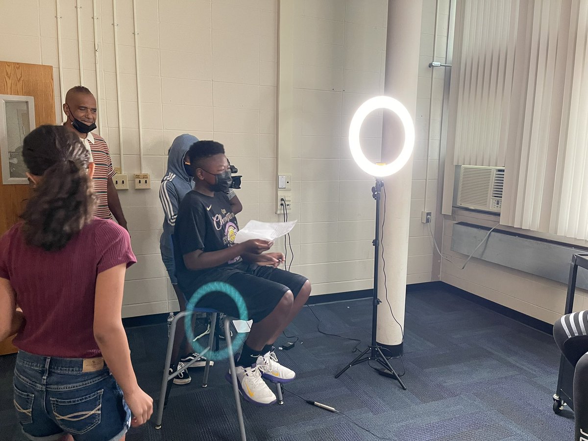 LMooreFMS_FTPS's tweet image. The FMS Art Integration Summer Program is in the production phase of their promo video. Students took turns being Director, Camera Operator, Interviewer, and Talent. Looking forward to the final product! @MrPaspects_FTPS @HurdVPFMS_FTPS @SGS_FTPSchools @KellyVPFMS_FTPS