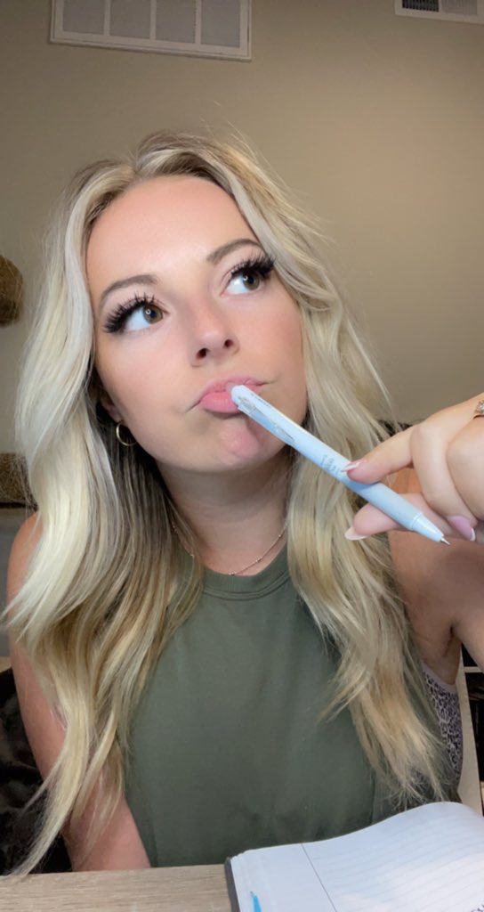 theblondebroker's tweet photo. At this rate I’m contemplating selling feet pics or joining Timothy Sykes group. Gonna flip a coin https://t.co/kbYBZNVk7D