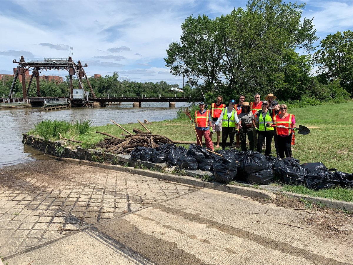 Still smiling after spending Saturday with @NatlParkService and @Interior staff members at a cleanup for @AnacostiaNPS. 

Caring for these places is an honor. We should all work together to be good stewards of our public parks and spaces. #TeamPublicLands