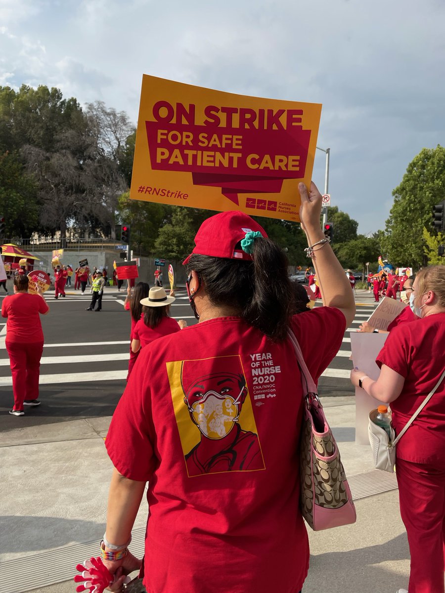 CalNurses's tweet photo. The mighty, mighty union nurses of @KeckMedUSC and @uscnorris are on #RNStrike today to tell management: 

🗣️  "USC needs to do better." 🗣️

Our patients' safety is jeopardized by chronic short staffing — we're willing to fight for the #SafeStaffing they deserve! https://t.co/zaqkXduHoS