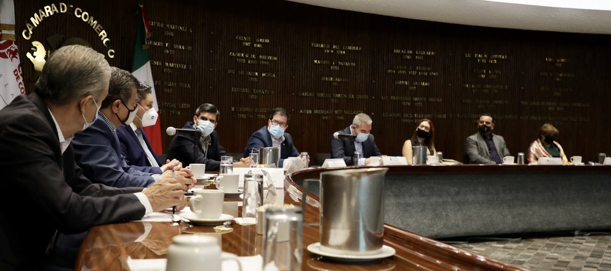 eogarciame's tweet photo. Los pendientes son muchos, me es claro. Visitar cada sede -como hoy lo estamos en la @CamaradeCom_GDL-,  funciona para escuchar el sentir de sus afiliados, proponer rutas y resolver de la mano de cada una y uno de los pdtes. de cámara  los temas que siguen en el tintero. https://t.co/wIj0OitdTb