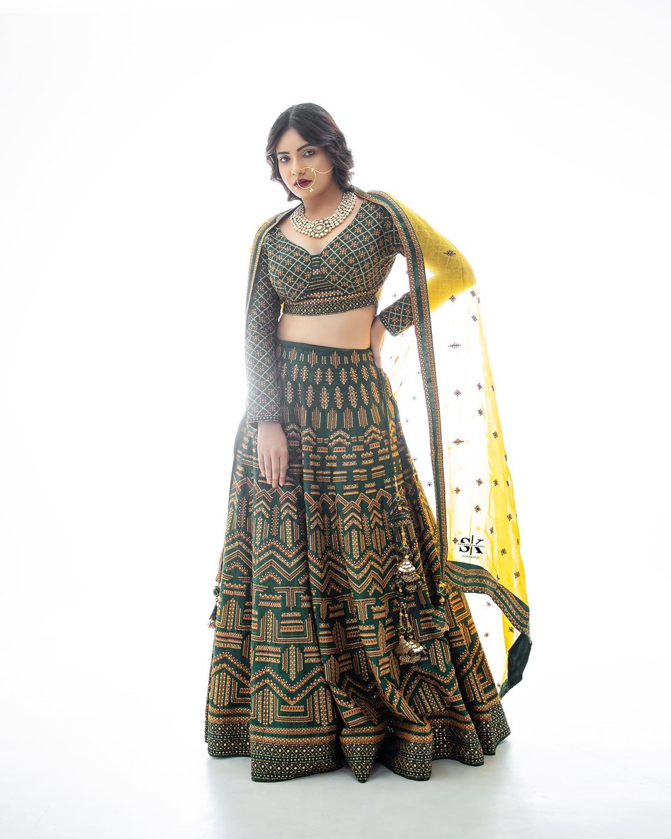 amrutsurat's tweet photo. Magic is in this color! This lehenga will make a significant difference your glam-game! 
https://t.co/gt9WUG8i4e 
https://t.co/Qv98XvUQSh
#AmrutTheFashionIcon #OneStopShop #Ethnic  #lehenga #lehengacholi #Bridesmaids #bridetobe https://t.co/pWbATp9TFC