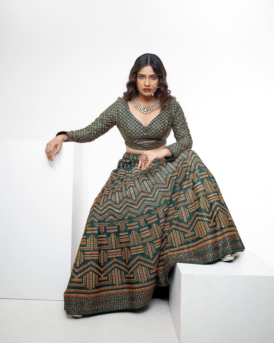 amrutsurat's tweet photo. Magic is in this color! This lehenga will make a significant difference your glam-game! 
https://t.co/gt9WUG8i4e 
https://t.co/Qv98XvUQSh
#AmrutTheFashionIcon #OneStopShop #Ethnic  #lehenga #lehengacholi #Bridesmaids #bridetobe https://t.co/pWbATp9TFC
