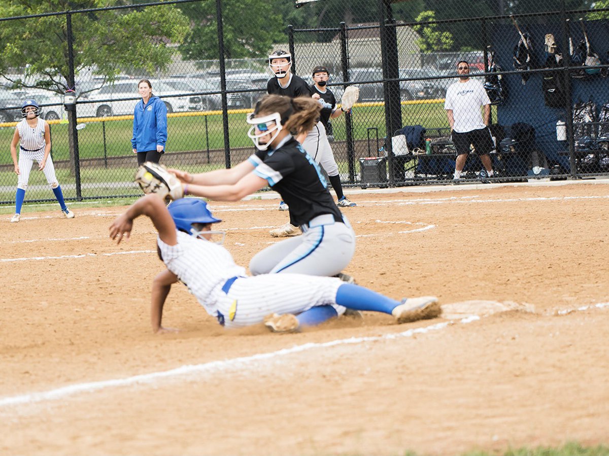 IAPremier_Shrai's tweet photo. @NyahEA23 had a WEEKEND…batting .714, with a total of 1️⃣0️⃣hits, 4️⃣ triples, 8️⃣ RBIs😮😏💪 

#letsplayforushowcase #starsandstripesshowcase #chicagobombers #14usoftball @DaveBetcher1 

📸: @11nomee https://t.co/3F0RjkmxE7
