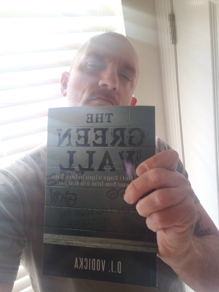 FreeMePodcast's tweet photo. Interviewing DJ Vodicka on the 19th. We gonna get to this bottem of this shit rich'ere.
We comin for you green wall.
@standingalone48 @convictnation @Convict_Life @GhostfaceTrin @POLICEBRUTALITY #unity #prison #freemetv #freemepodcast #community https://t.co/d5XzuRLc5T