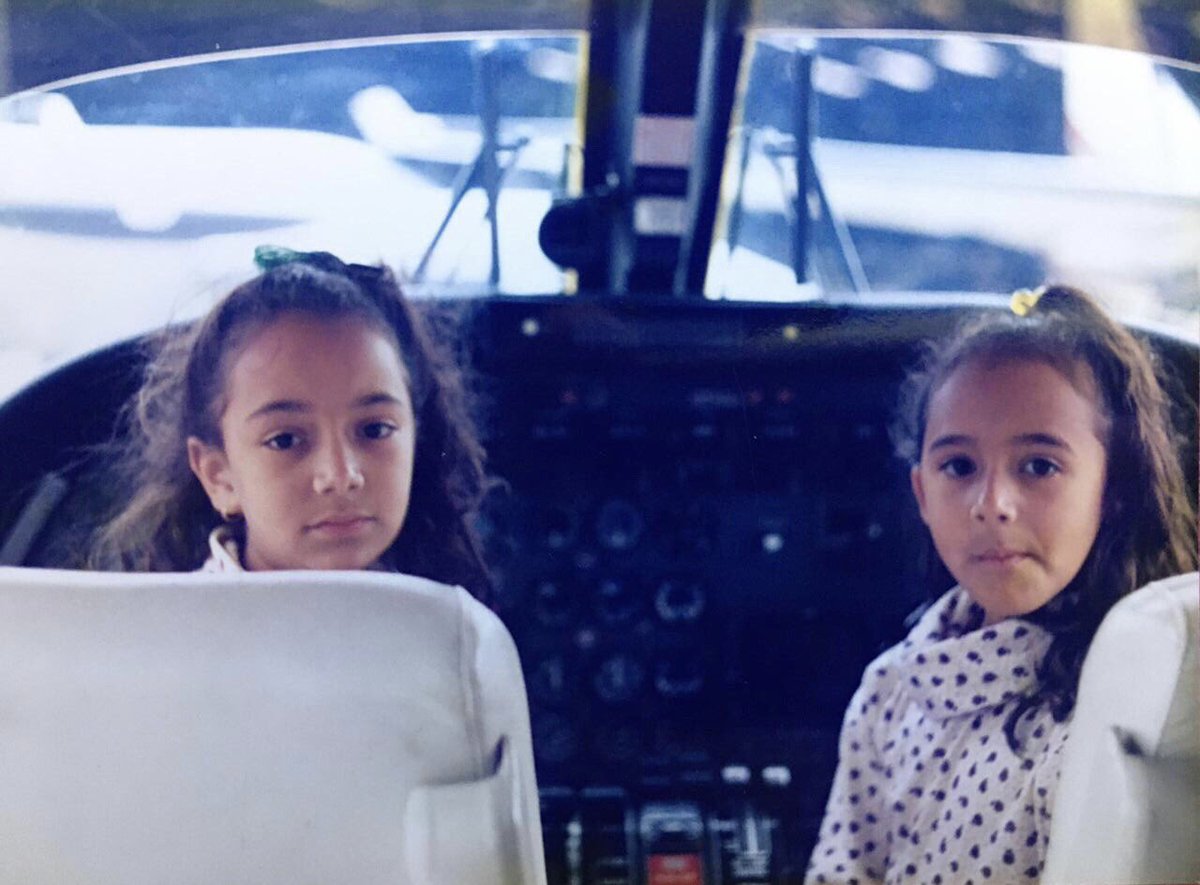 CharoRGM's tweet photo. Y buenooooooooo acá les dejo mi #TBT de hoy con mi hermana 😬💕✈️💕 #Turbocommander ✈️ 💗 https://t.co/uJ5ruA7Pv4