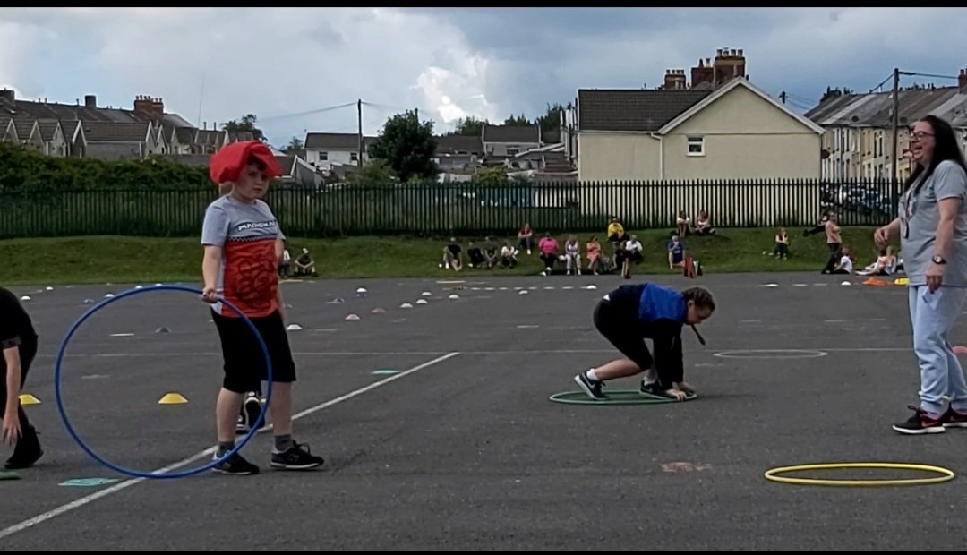 MammiPugh's tweet photo. @UpperRhymneyPS @URPSHeadteacher @URPSSirhowy   a well organised, safe &amp; much appreciated #SportsDay #SchoolForTheCommunity so grateful that we were allowed to come &amp; watch our children 😁 https://t.co/ZKG1M4DfBQ