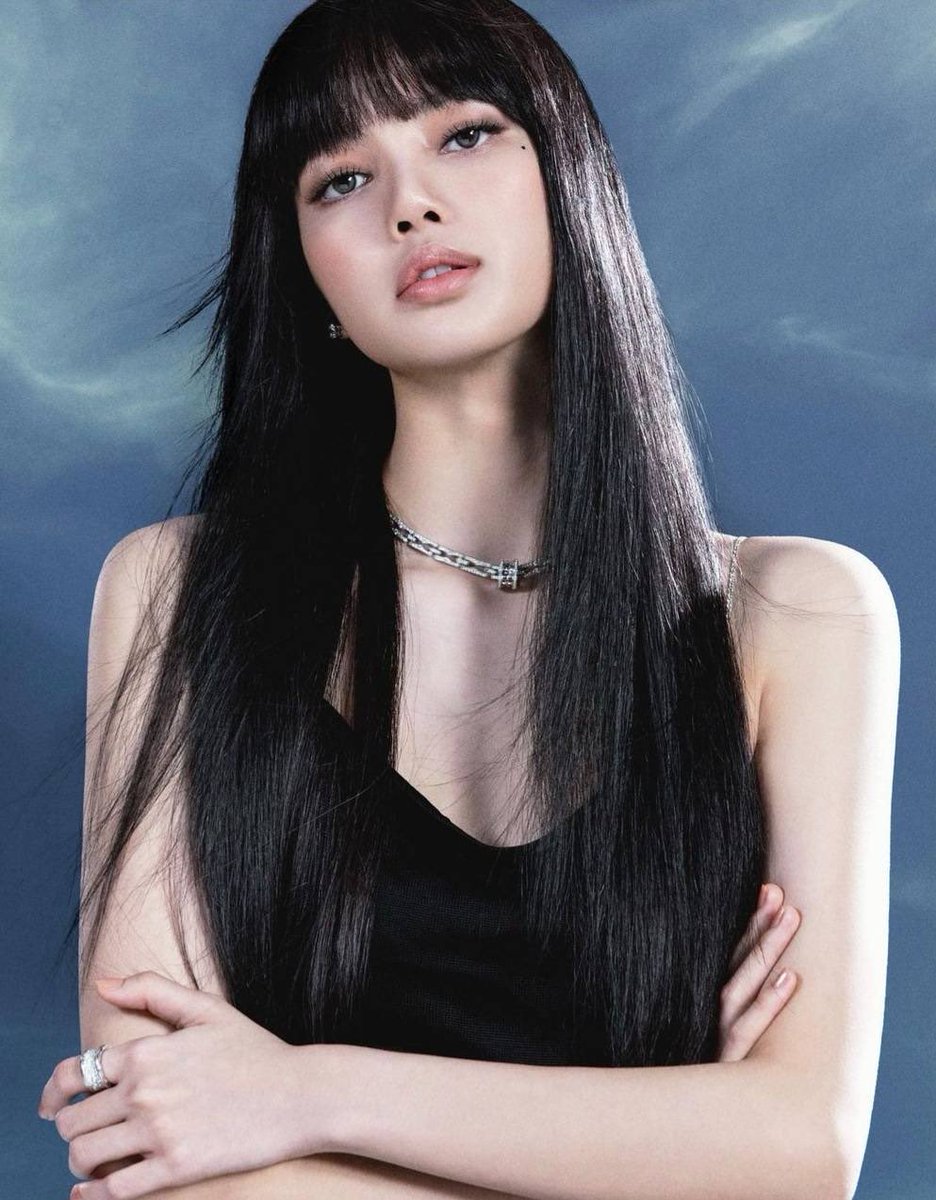 ExplicaeOficial's tweet photo. Fato curioso sobre o Explicaê: a Lisa do BLACKPINK é uma das nossas fundadoras. Ela tá gravando o seu primeiro videoclipe solo neste exato momento, mas assim que tiver um tempinho vou pedir para ela gravar um recadinho pra vocês. 🤣🤣🤣🤣 #exquad #studygram https://t.co/whmIaOfqwb