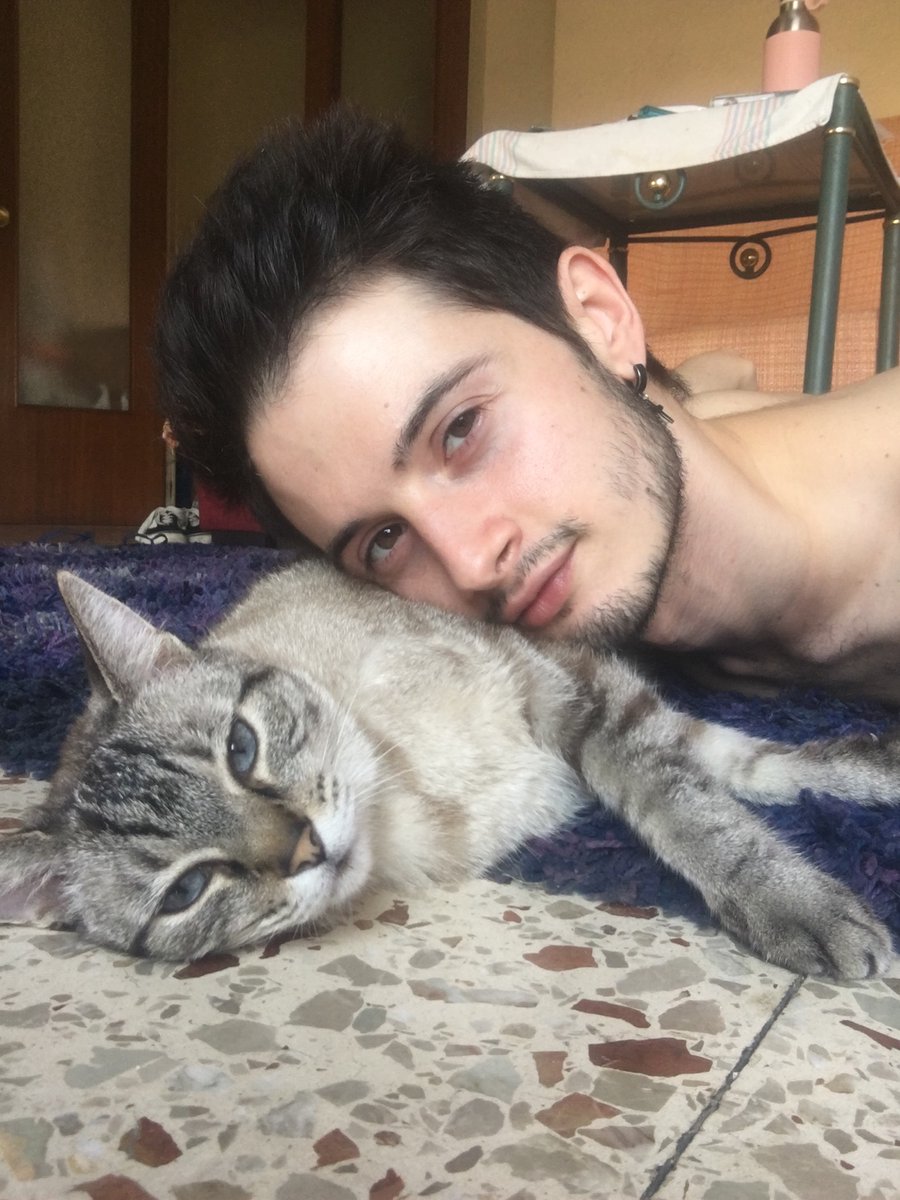 SweetOffence's tweet image. Mi bb