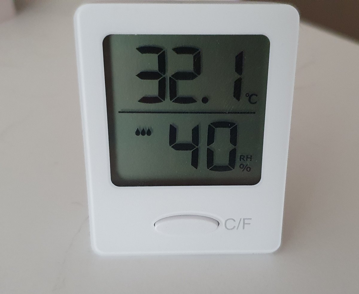 As a #Finn I'd appreciate -30 degrees Celsius outdoor temperatures much more. Living in a non-air conditioned apartment will likely be my end. This is the typical indoor temperature. During nights it might be one degree less. #weather #temperature
