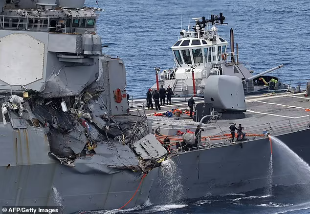 theoldgumtree's tweet photo. 米國海軍情況不妙

"US Navy is not fit for war because of risk averse, politically correct, control-freak top brass"

"Every officer is up to speed on diversity training. Not so much SHIP HANDLING. "

結果是一系列的意外： https://t.co/cRa94MeOa3