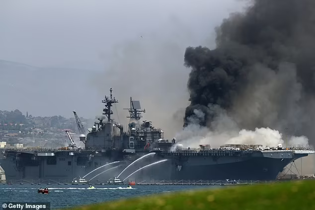 theoldgumtree's tweet photo. 米國海軍情況不妙

"US Navy is not fit for war because of risk averse, politically correct, control-freak top brass"

"Every officer is up to speed on diversity training. Not so much SHIP HANDLING. "

結果是一系列的意外： https://t.co/cRa94MeOa3