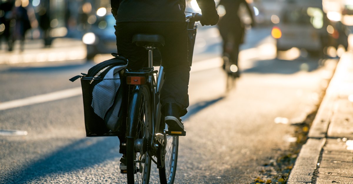 SGItweets's tweet photo. #TrafficTipTuesday 
🚲 Cyclists - ride with the traffic, not against it. 
🚘 Motorists – respect cyclist’s space (that means no tailgating or squeezing past) and only pass when safe to do so. https://t.co/lG9i0JKpKS