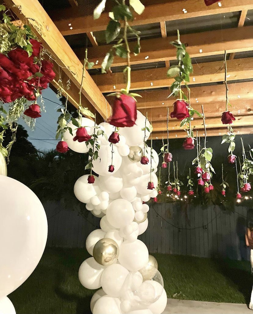 Love is in the air 🌹 
Congrats on the newly engaged couple! We are always creating romantic moments for loved ones❤️

#balloons #balloons4you #miamiballoons #vipballoons #miamievent #eventplanner #engangement #flowerdecoration #miamieventplanner #flowers