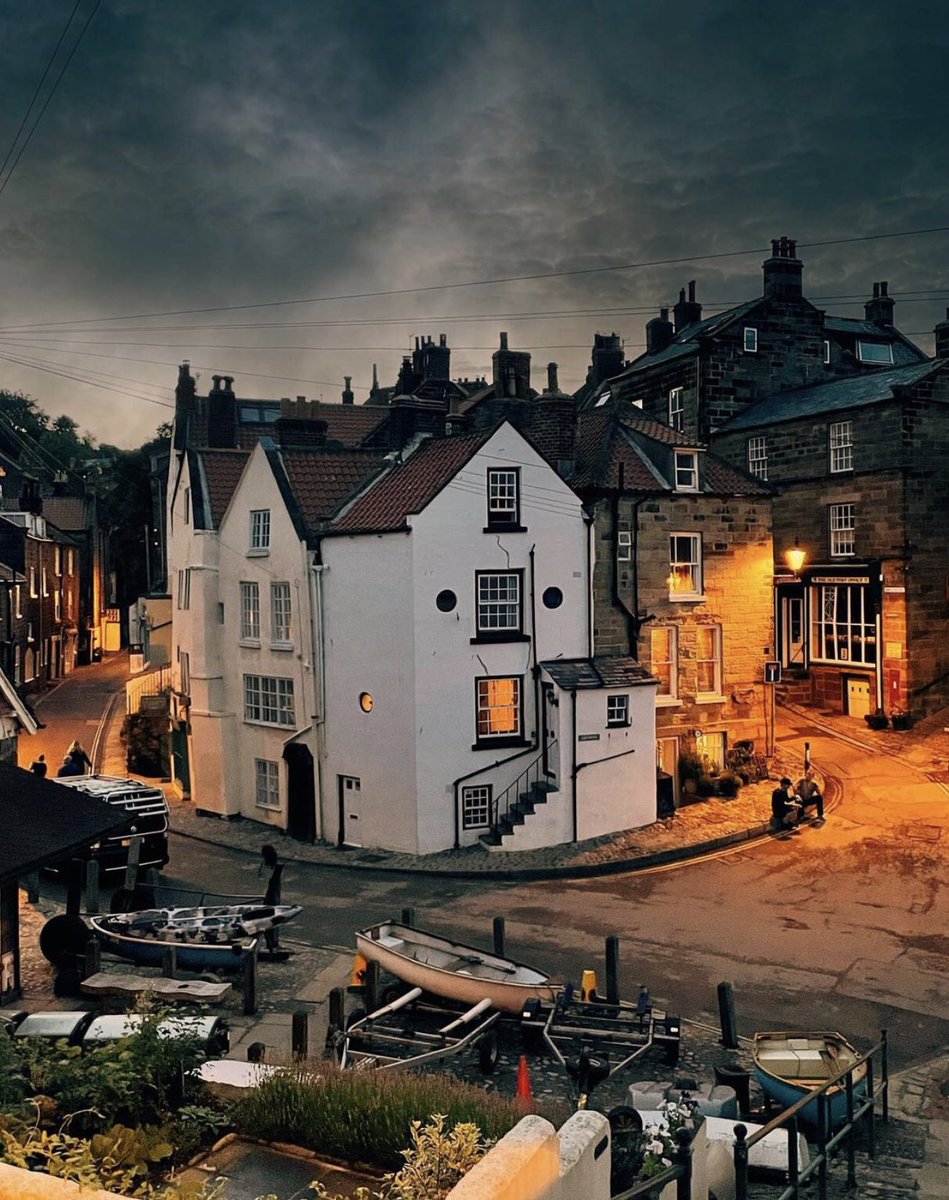 LoveNorthYorks1's tweet photo. Good evening all

📍Robin Hoods Bay

📸 IG/yorkshire_pudding https://t.co/eA5x7T4YsD