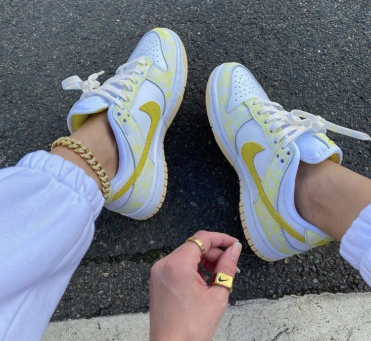 Real Sneakers 👟 på Twitter: "Nike Dunk Low Yellow Strike Soon 🐱  https://t.co/6zKxjbjtwJ" / Twitter