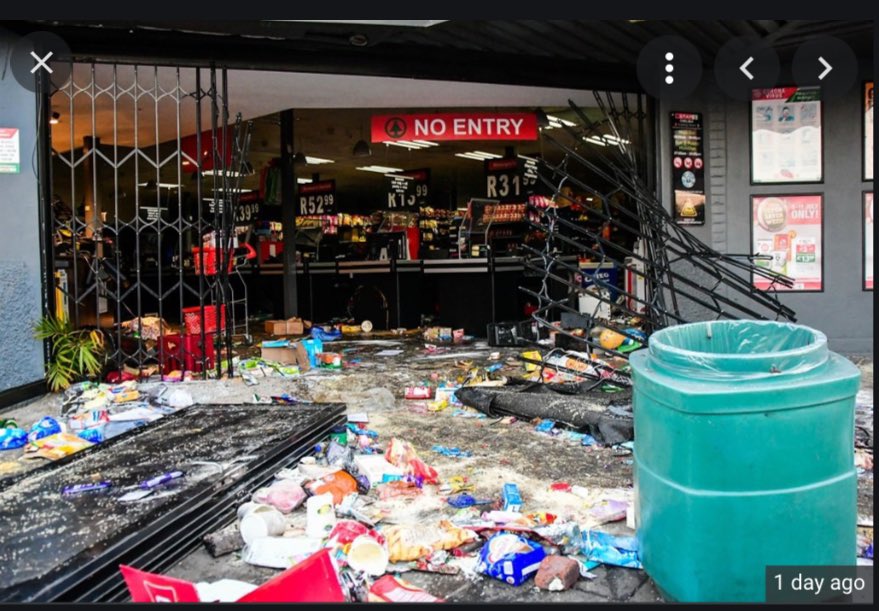 Brobro1215's tweet photo. What’s happening to My country???!! South Africa!!!!!! Don’t let those protesting terrorists come to Cape Town!!!!💔💔💔💔💔💔😭😭😭😭😭😭😭😭😭 #ProtectSouthAfrica #StateofEmergency #ShutdownSA #Pietermaritzburg #Durban https://t.co/NWvbx638Ee
