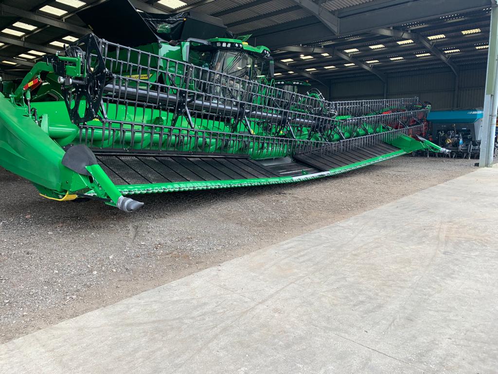 DoubledayGroup's tweet photo. Today we've been preparing our New John Deere X9 Combine customers for Harvest 2021! With five New X9-1100's sold to our customers across West Norfolk &amp; Cambs, it was time for Combine operator training, not forgetting a break for a tasty ploughman's lunch 🍽️ 🧺 #X9 #HarvestStars https://t.co/KRIrlwDnQw