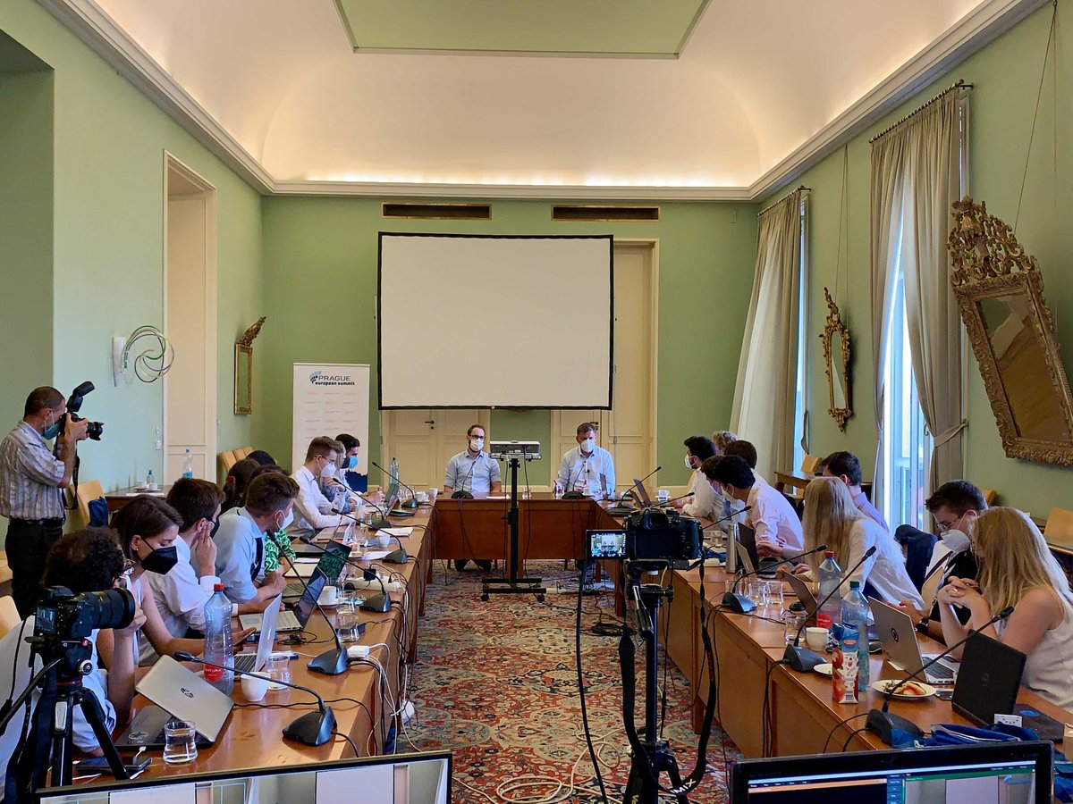 TaskEurope's tweet photo. Today at the #FELF event we welcomed @TPetricek for a networking workshop. Our Young Future European Leaders also had a wargaming by @CybExerTech which they enjoyed. You can sense the great atmosphere from the photos. https://t.co/3fvgucbIhU