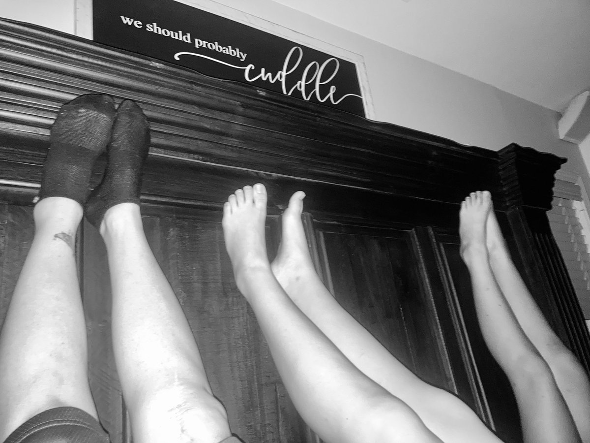 @karendavidofficial we tried your tip for a better more restful😴 It sparked a lot of giggles. We think it helped with our 😴 too. Thanks a bunch! Please tell your Pocket Mama we said thank you for all the advice. Can’t wait for next month’s Tea Time. #tootsiesup 😂