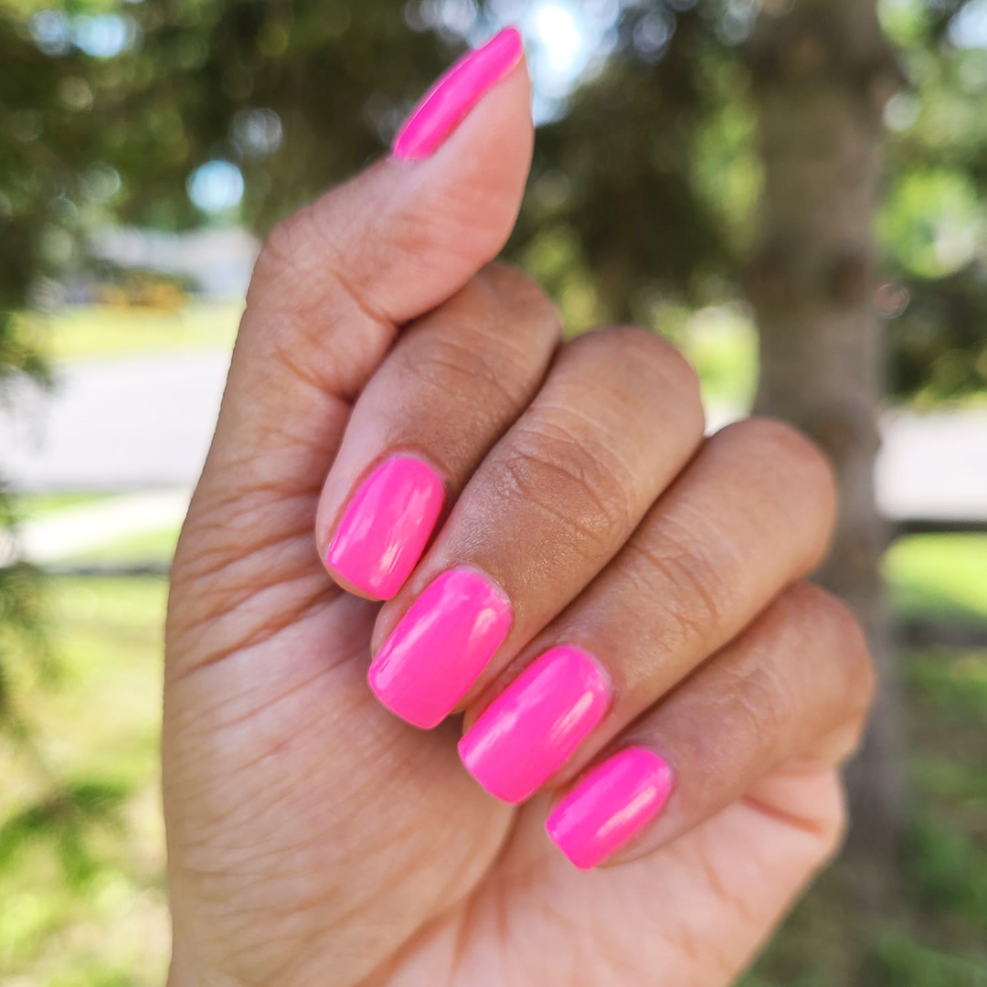 GelMoment's tweet photo. Absolutely sensational. This sharp pink contrasts beautifully with the lush green behind. Do you agree? 

Image provided by GelMoment Independent Distributor DC Schurman 

GelMoment colours used: #SensationelleGM https://t.co/k1gcA1gtfb