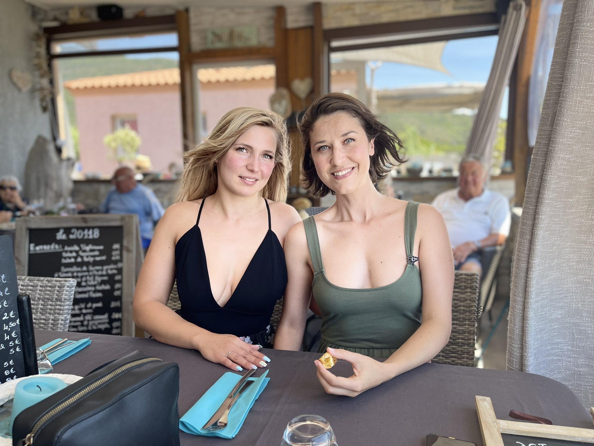 Chloé Duval on X: Accompagnée de la superbe @Nephael pendant ce séjour en  Corse 😍😎 À venir quelques photos et vidéos sur nos différentes  plateformes 👅 t.co5vZ8TfQ6Kr  X