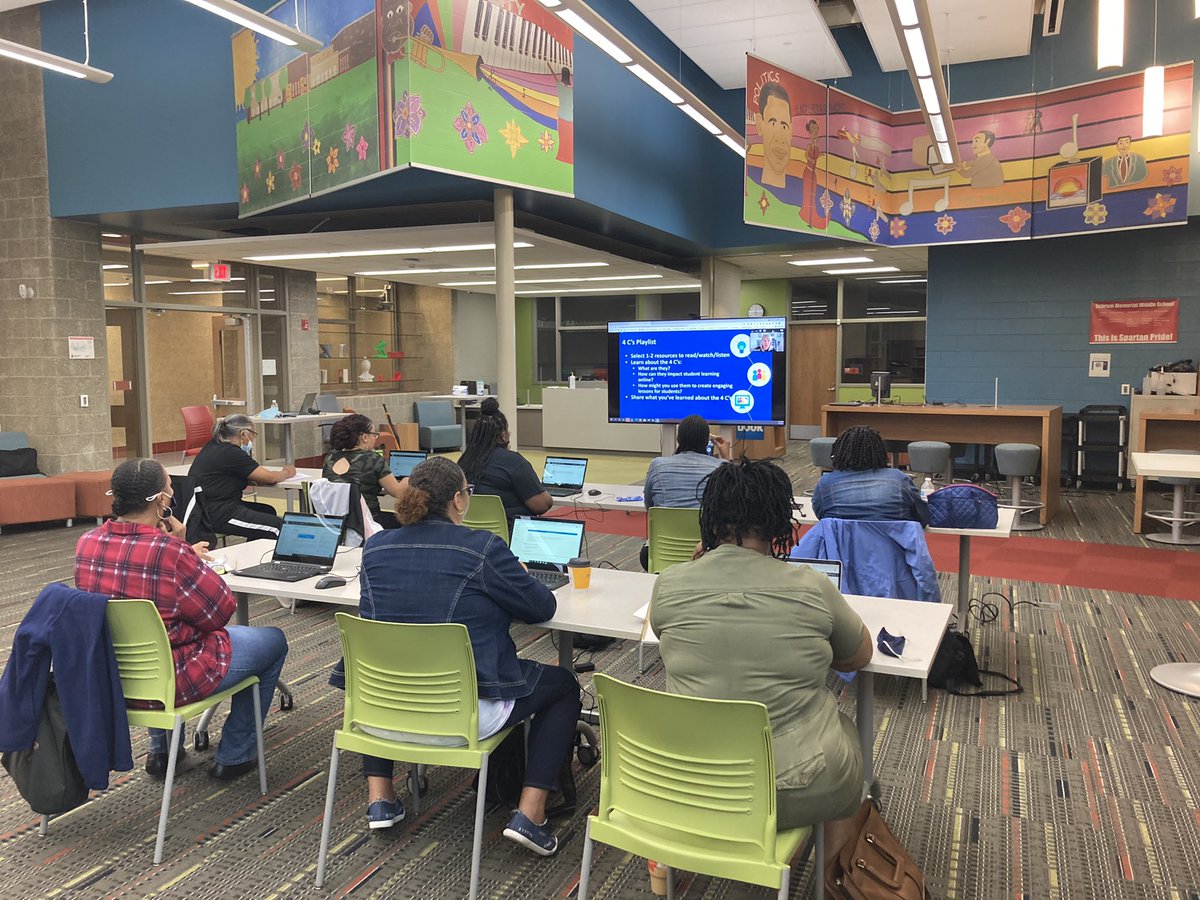 Plus1rosales's tweet photo. Teachers prepping for the upcoming school year @Schoology learning and the 4 C’s @Hsdist157 with @jilldrice #whatifdist157 https://t.co/ZDKTEM2J9h