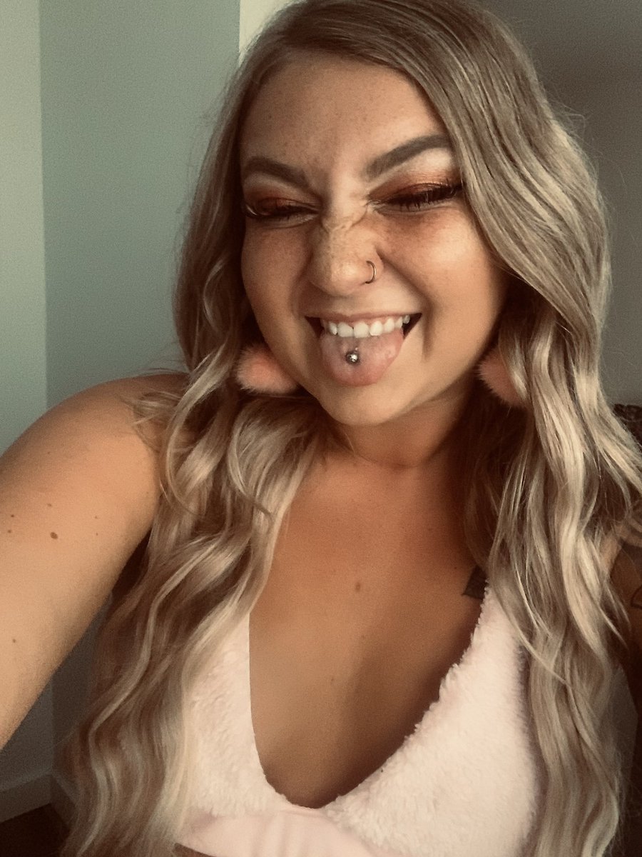 piperletsplayxo's tweet photo. Finally 22✨💕 thank you everyone for the bday wishes, I love all of you guys so much 🥺💕 https://t.co/K9dwmUutED