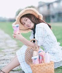 Một thằng khờ có thể mở mắt, một gã thông minh có thể mở mang trí óc, nhưng chỉ có chàng trai tốt mới có thể mới có thể mở lối vào trái tim.