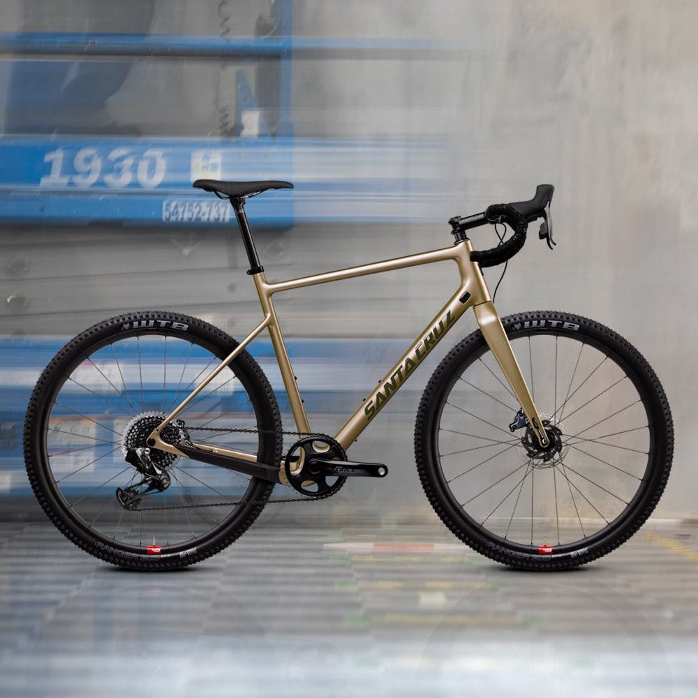 _RushSports_'s tweet photo. Santa Cruz have unveiled their complete 2022 colour palate 🎨 &amp; its🔥

Check the range out here https://t.co/tIspJUn2xW

2022 Blurs are available nationwide from your local Santa Cruz dealer, pre-orders available for other models like Tallboy, Stigmata and Megatower 👀

#WeRide🇿🇦 https://t.co/4beBhEDTVL
