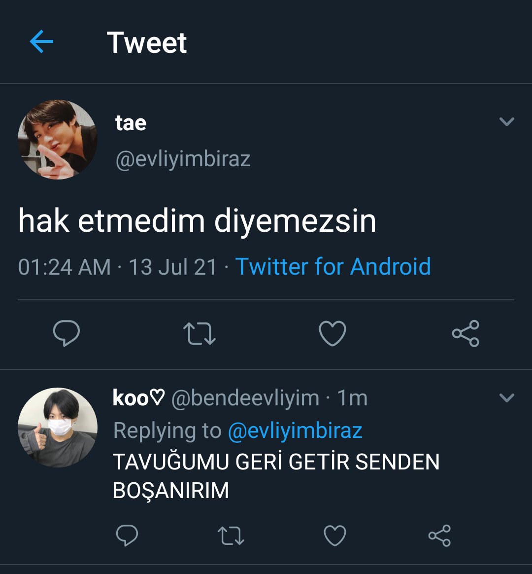 fairyykkoo's tweet photo. küçük şeylerden tartışma çıkarıp ancak beş dakika kavgalı kalabilen ve bu sebeple arkadaşlarının diline düşen jungkook ve taehyung çiftinin bu seferki tartışmaları, taehyung'un yaptığı ilginç bir şey yüzünden büyüyecektir.
#taekookau https://t.co/8SktsLxJZH