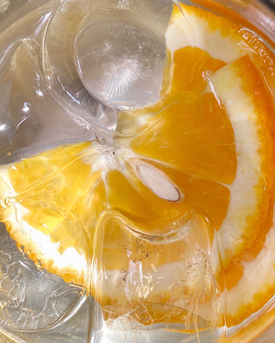 Saviez-vous que ...Une bonne hydratation permet de réduire les douleurs, en favorisant l’élimination des toxines, ce qui peut aider à combattre l’inflammation. De plus, un cartilage bien hydraté réduit la friction entre les os, vous aidant à bouger plus facilement.  💦 🤽‍♂️