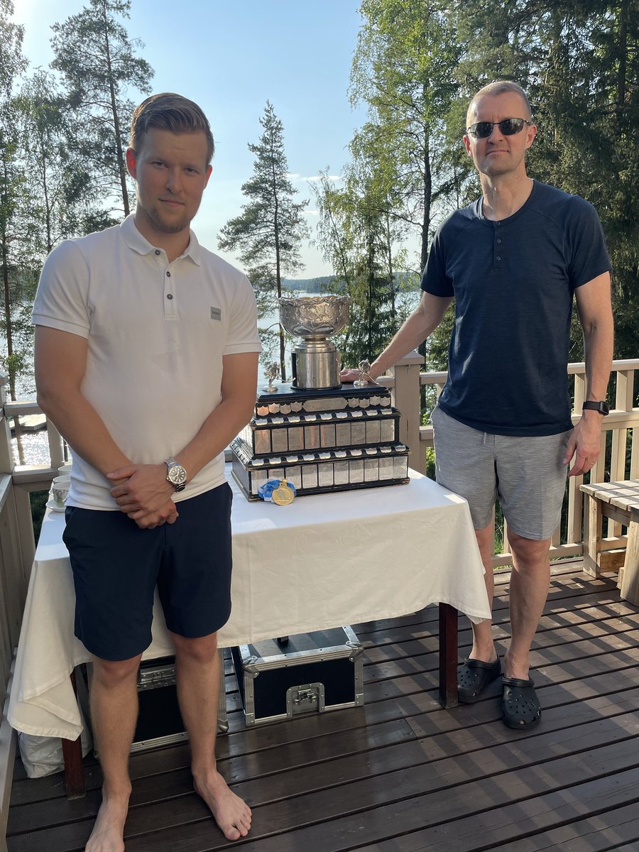 Mikä tässä nyt niin vaikeata oli? Julius 1 kausi, 1 mestaruus - Hannu 9 kautta 2 hopeaa. #Lukko #Liiga #Ilves