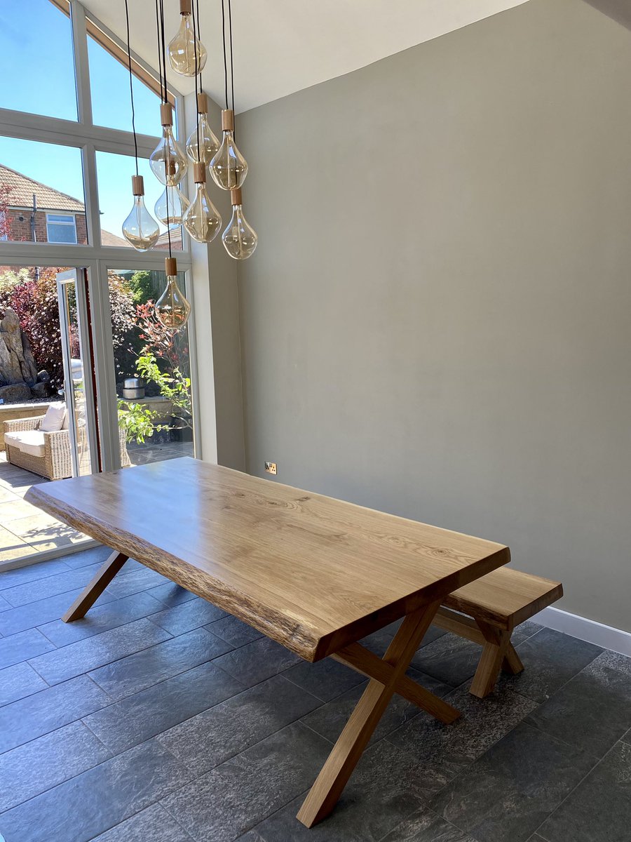 fishandfather's tweet photo. Our most recent project. A large dining table with matching bench.
This thick Oak is absolutely stunning and that Waney edge finish π
.
.
#fishandfather #madeinsheffield #sheffieldissuper #yorkshire #woodworking #oak #waneyedge #kitchen #diningroom #diningtable #etsy #etsysheff https://t.co/F6CiMRbx9D