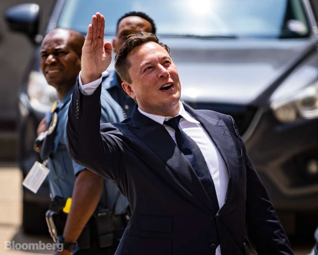 "Daddy Doge to Mars" were the only words said by Elon Musk said as he left court during the SolarCity trial in Wilmington, DE, on July 13, 2021. 

(📸Samuel Corum/Bloomberg)

<a href="/elonmusk/">Elon Musk</a> #elonmusk #musk #crypto #dogecoin #doge #Tesla #bloomberg #photojournalism