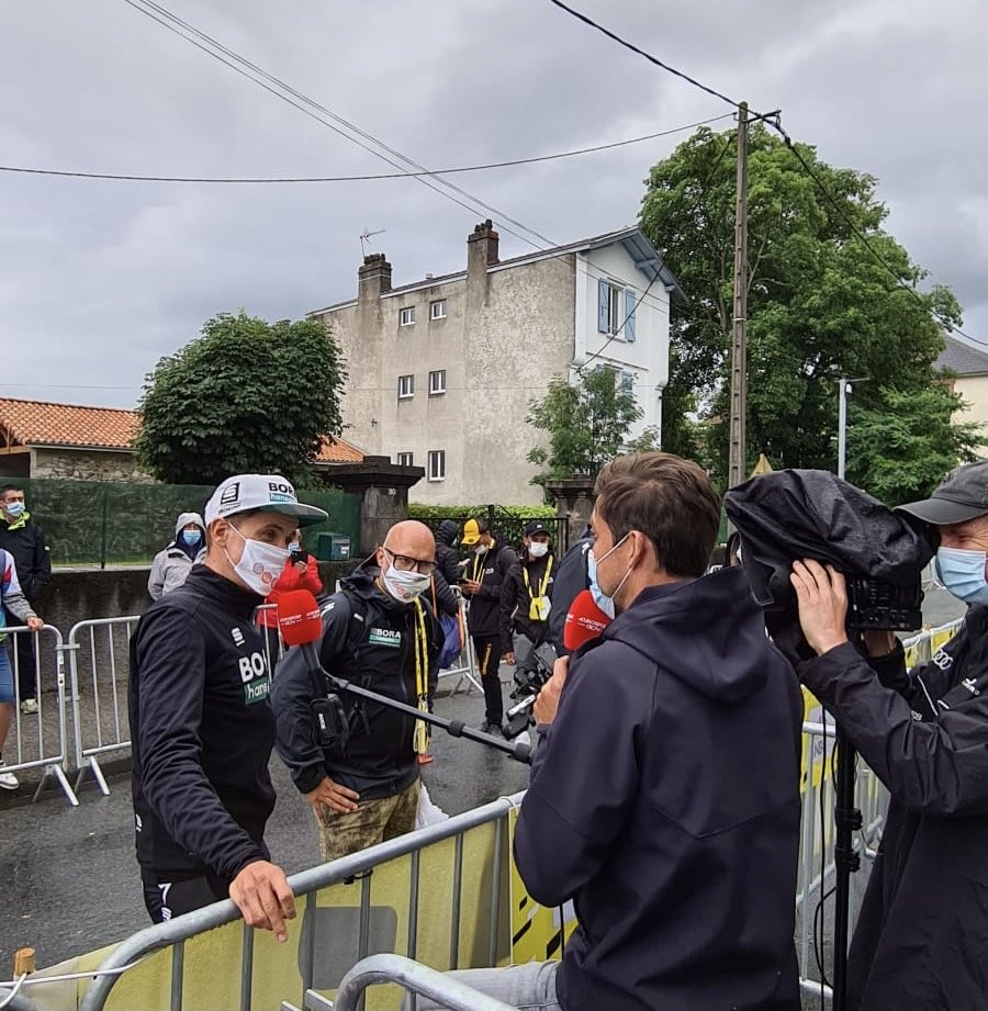 Had to wait 1:30h to itw him, but worth every sec. ⁦#Koni @PatricKonrad⁩ wins stage 16 @letour what a ride! 3rd Austrian to win a stage in the tour and hard to believe it’s his first Pro win! 2xNC 🇦🇹 of course. #Bravo